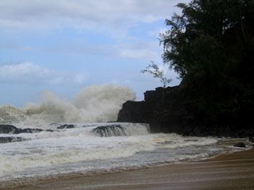 lumahai-waves